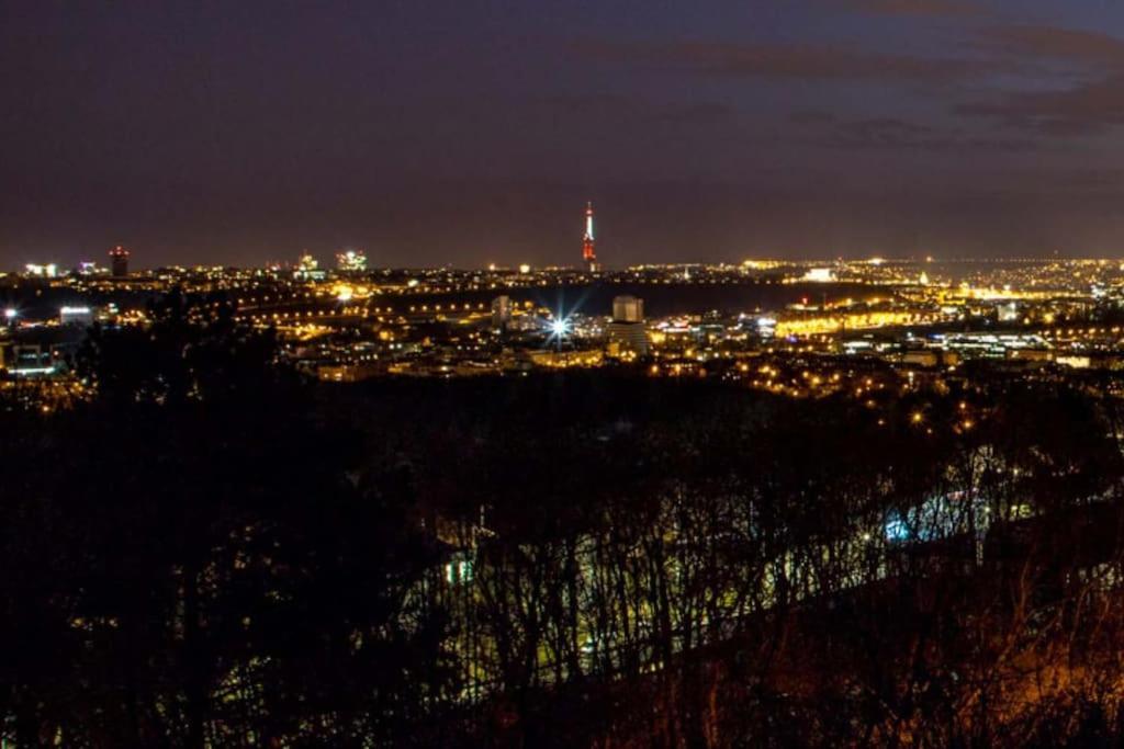 Cozy Friendly Place With Free Parking Praga Exterior foto