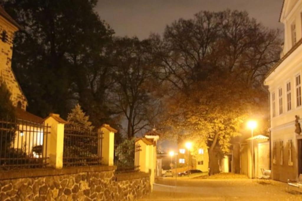 Cozy Friendly Place With Free Parking Praga Exterior foto